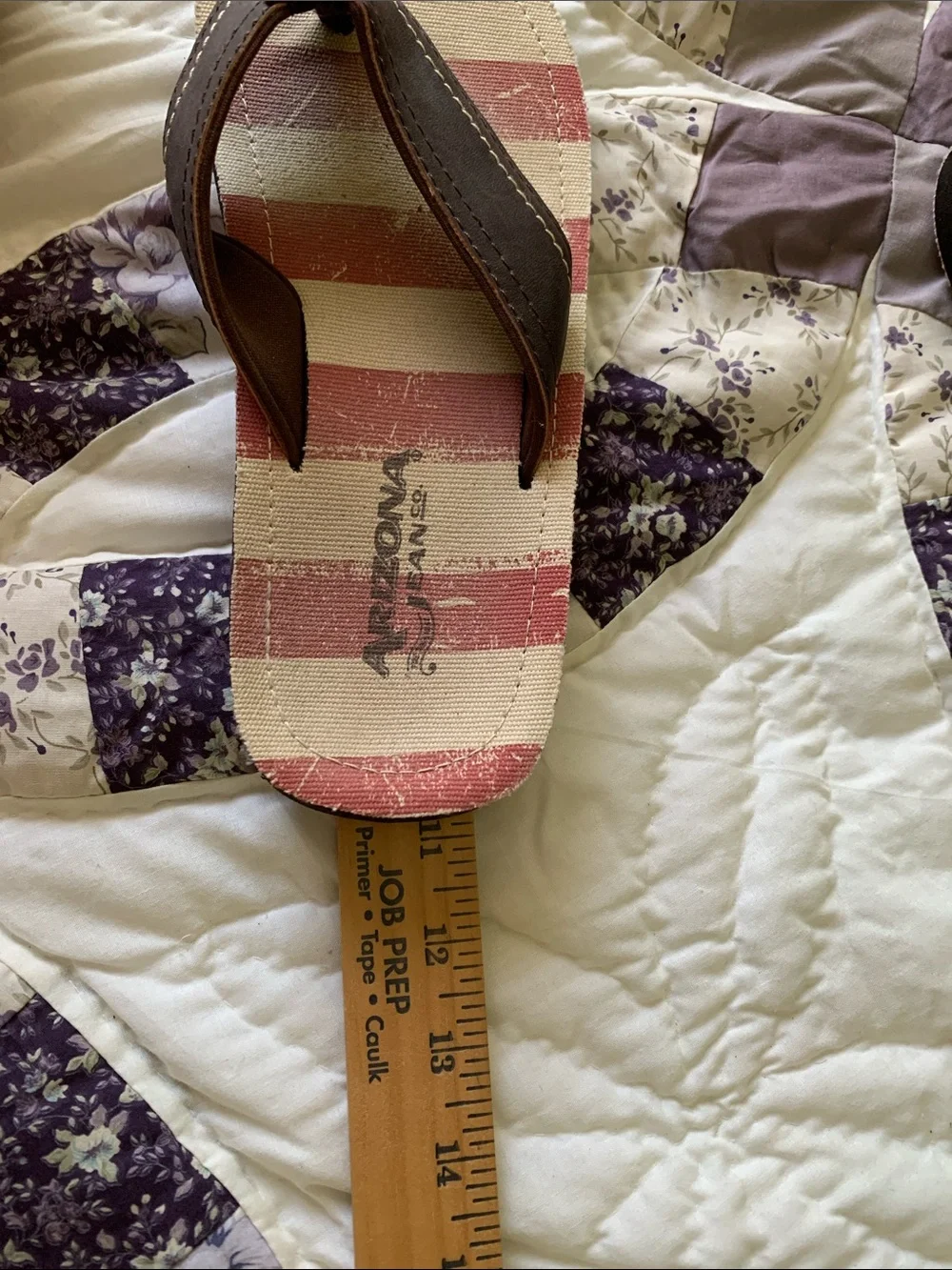 Arizona Jeans Men’s American Flag Flip Flops – Brown Straps